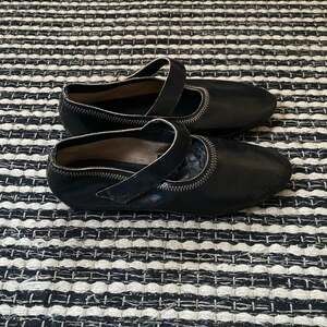 🌿About Arianne Women’s Nil Black Mary Jane Leather Cross Strap Flat Shoes 37